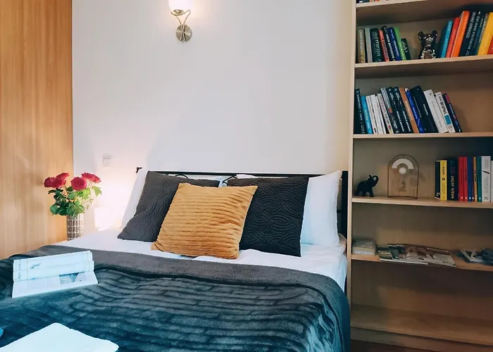 Homey Nest In Riga Midtown Center, Up To 4 Guests, Steps From The Park, Free Parking