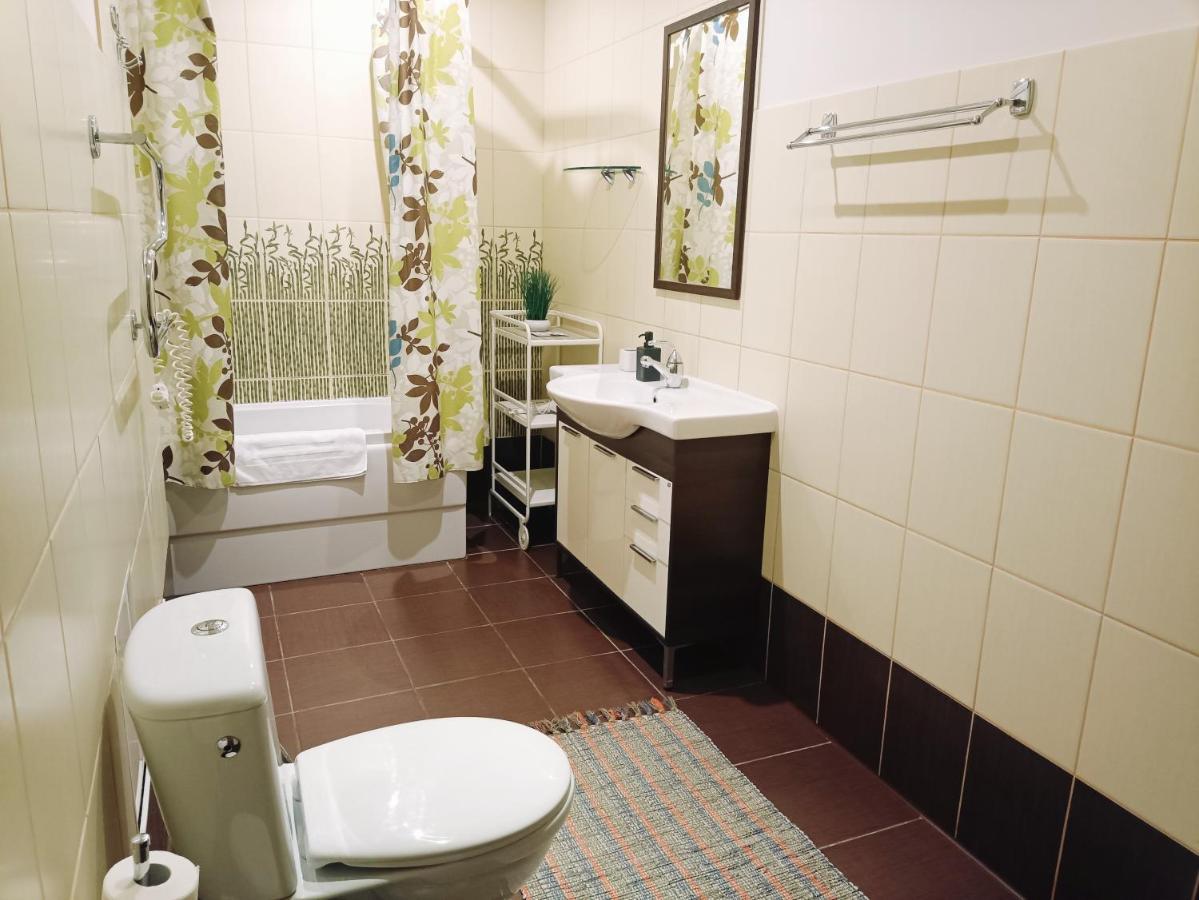Homey Nest In Midtown Center, Up To 4 Guests, Steps From The Park, Free Parking Apartament *
